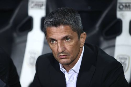 Presa din Italia anunță că Răzvan Lucescu (55 de ani), care tocmai a câștigat al doilea titlu cu PAOK, este dorit de Cagliari, club rămas fără antrenor, după retragerea legendarului Claudio Ranieri (72 de ani).