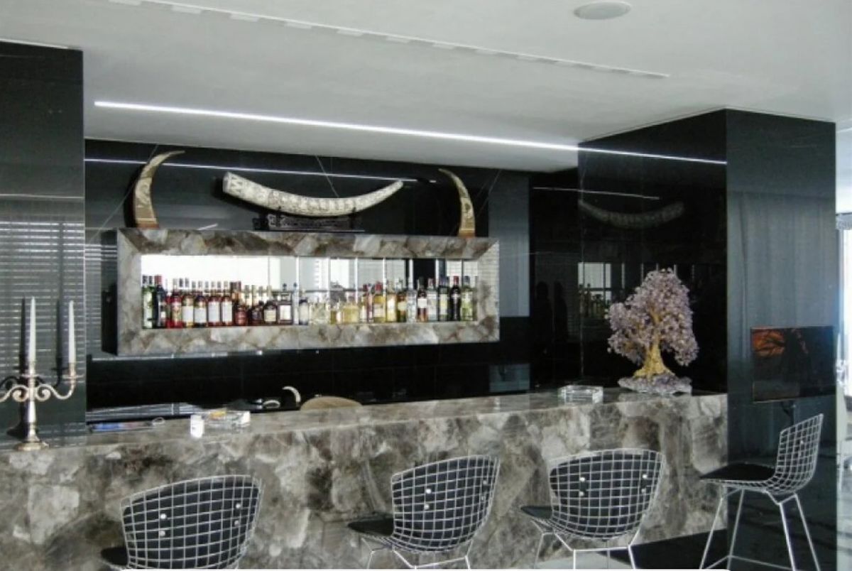 Cum arată apartamentul de lux din Băneasa al lui Ion Țiriac » Pat de 16 metri pătrați, tapițat cu piele de elefant