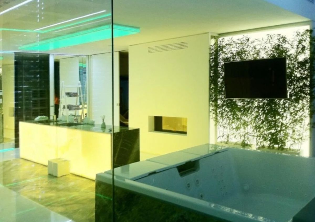 Cum arată apartamentul de lux din Băneasa al lui Ion Țiriac » Pat de 16 metri pătrați, tapițat cu piele de elefant