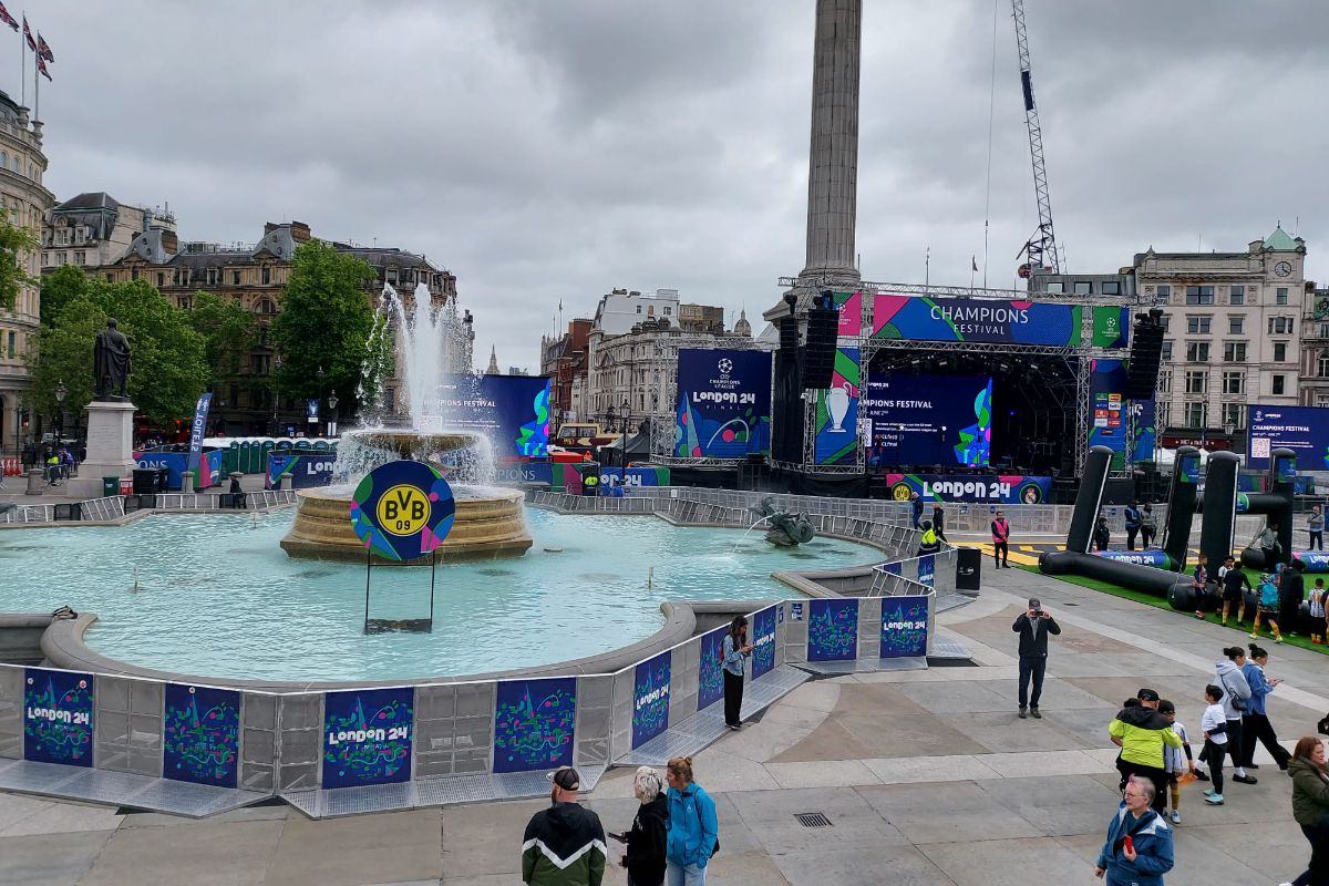 Spectacolul Ligii Campionilor în Trafalgar Square