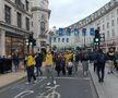 Suporterii au luat cu asalt Regent Street din Londra pentru a se fotografia cu trofeul Ligii Campionilor. Foto: GSP