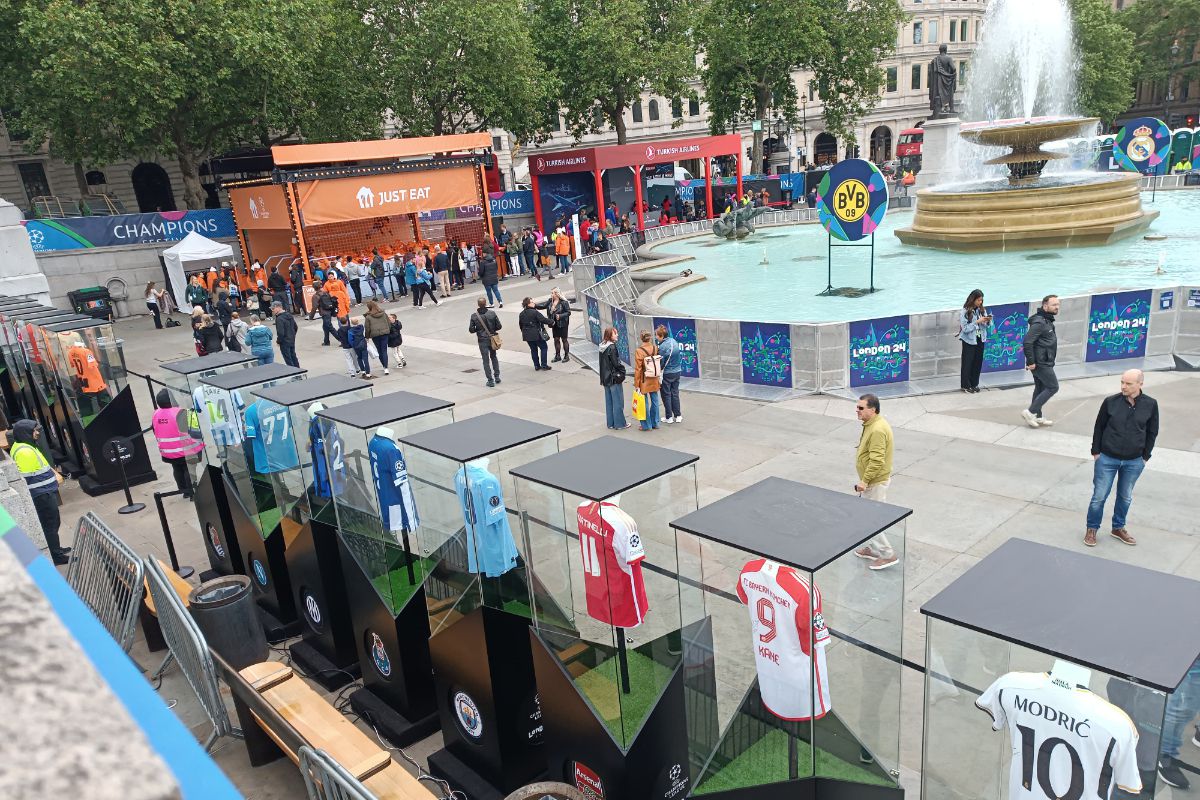 Spectacolul Ligii Campionilor în Trafalgar Square