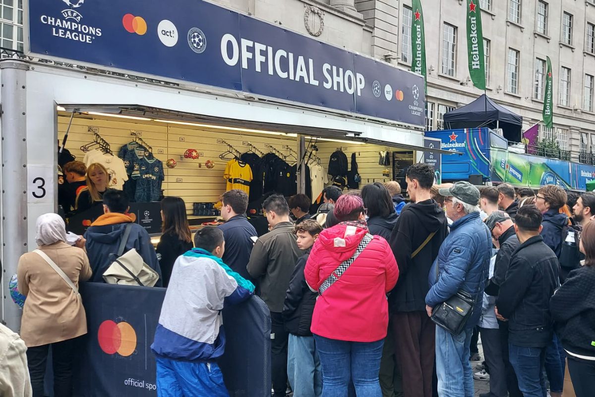 Înainte de Borussia Dortmund - Real Madrid, Regent Street a devenit cel mai aglomerat bulevard din Europa » Cum au interacționat suporterii celor două finaliste