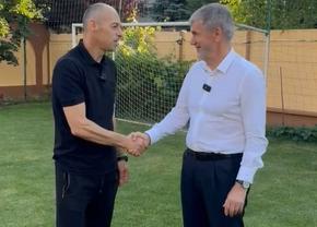 Prezentare în spatele casei din București » Cum a anunțat Valeriu Iftime antrenorul pentru noul sezon: „Vă dau o veste în premieră”