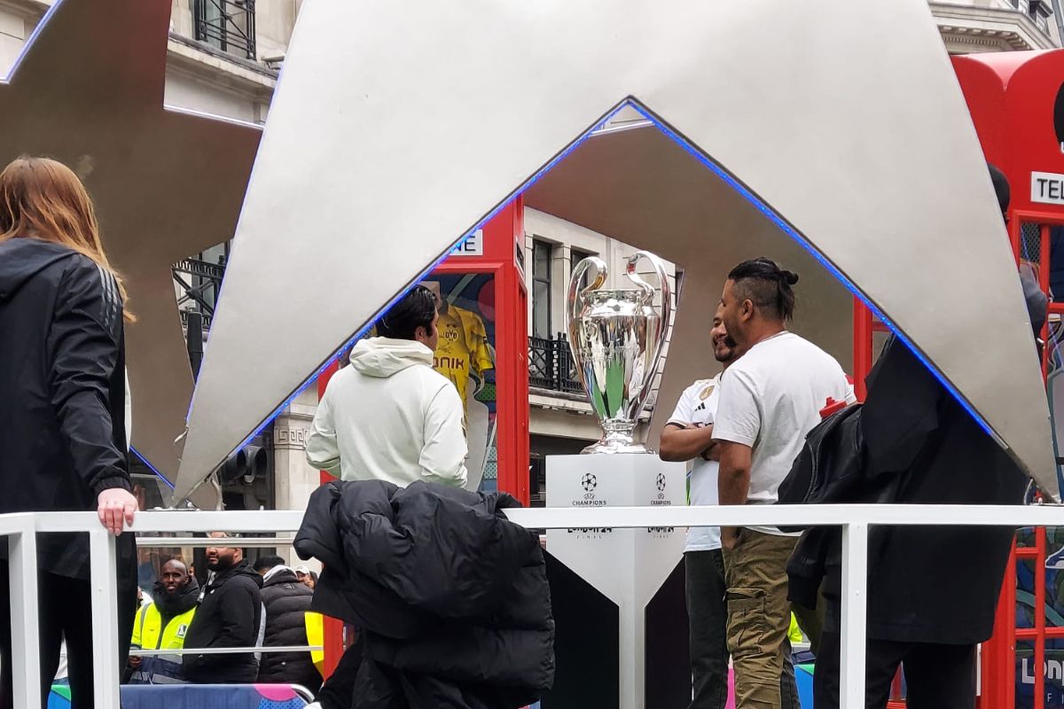 Înainte de Borussia Dortmund - Real Madrid, Regent Street a devenit cel mai aglomerat bulevard din Europa » Cum au interacționat suporterii celor două finaliste