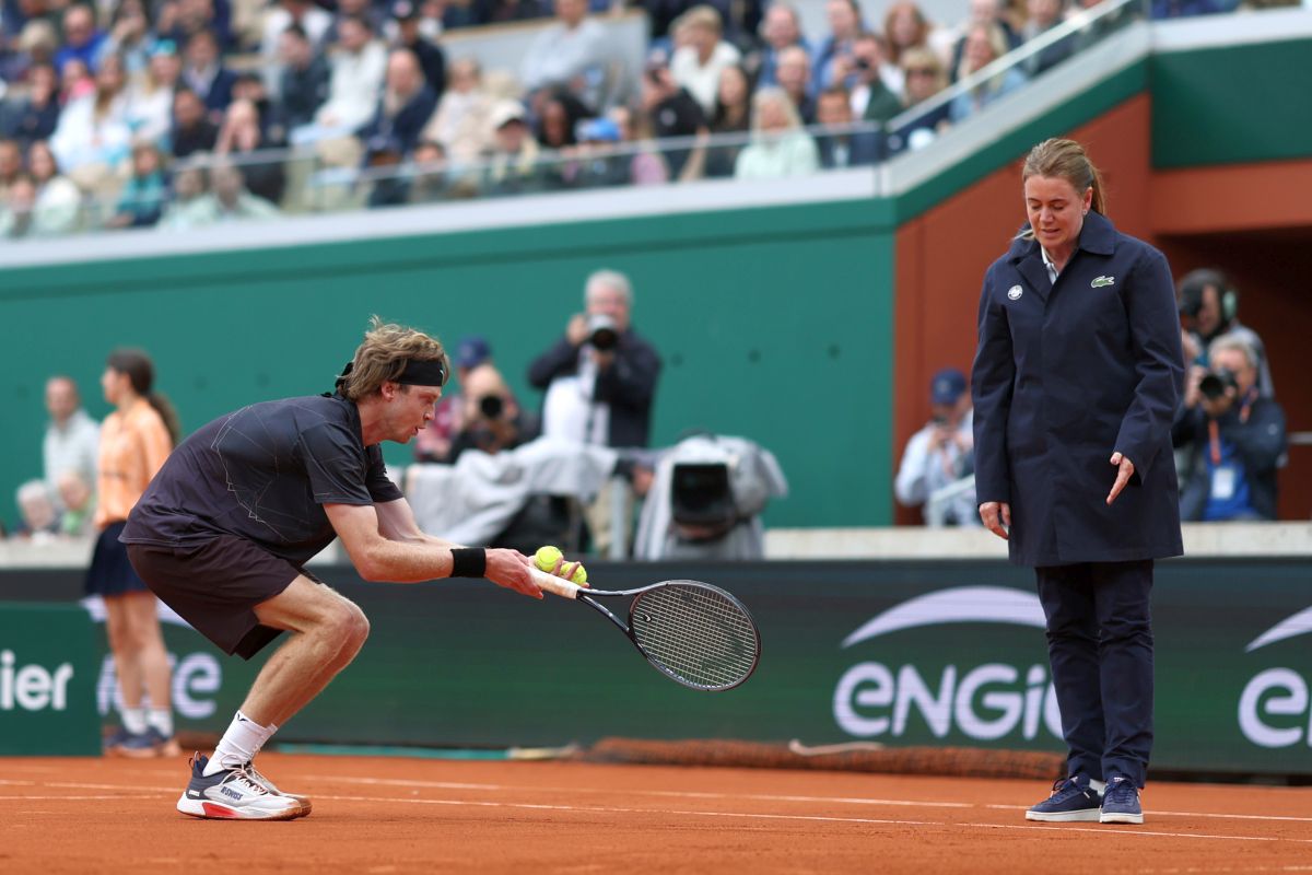 Andrey Rublev, criză de nervi la Roland Garros: s-a luat la palme și s-a lovit singur cu racheta!