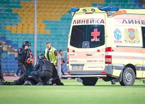 Haos la vecini, în derby-ul CSKA-urilor » Ultrașii au intrat pe teren și s-au bătut cu jandarmii, jucătorii au fugit îngroziți!