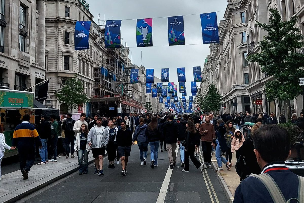 Înainte de Borussia Dortmund - Real Madrid, Regent Street a devenit cel mai aglomerat bulevard din Europa » Cum au interacționat suporterii celor două finaliste