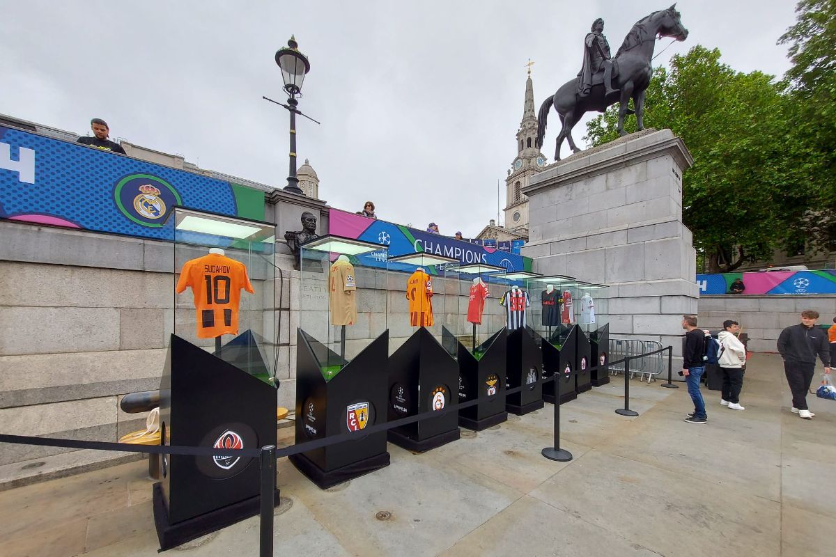 Spectacolul Ligii Campionilor în Trafalgar Square
