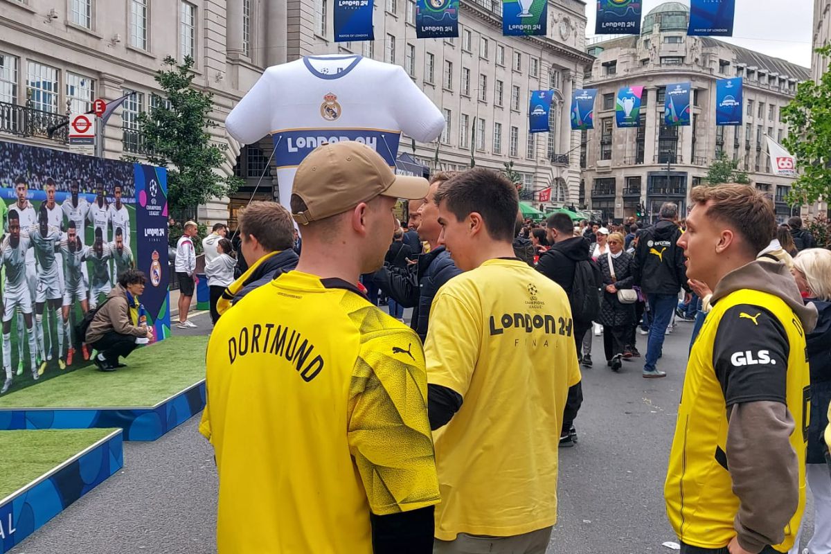 Înainte de Borussia Dortmund - Real Madrid, Regent Street a devenit cel mai aglomerat bulevard din Europa » Cum au interacționat suporterii celor două finaliste