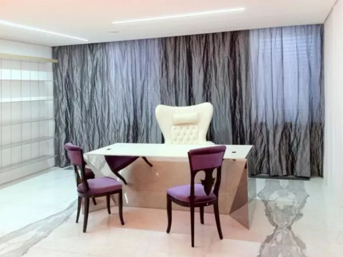 Cum arată apartamentul de lux din Băneasa al lui Ion Țiriac » Pat de 16 metri pătrați, tapițat cu piele de elefant