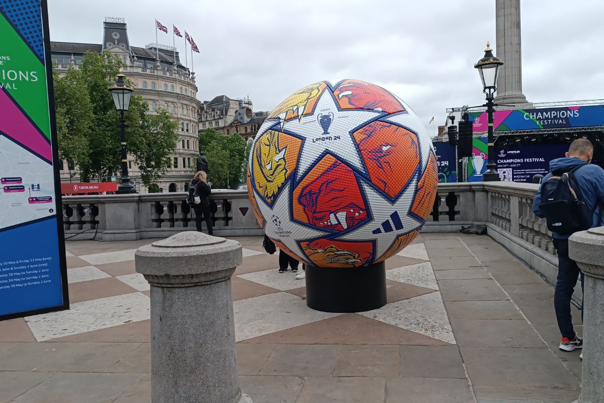 Spectacolul Ligii Campionilor în Trafalgar Square