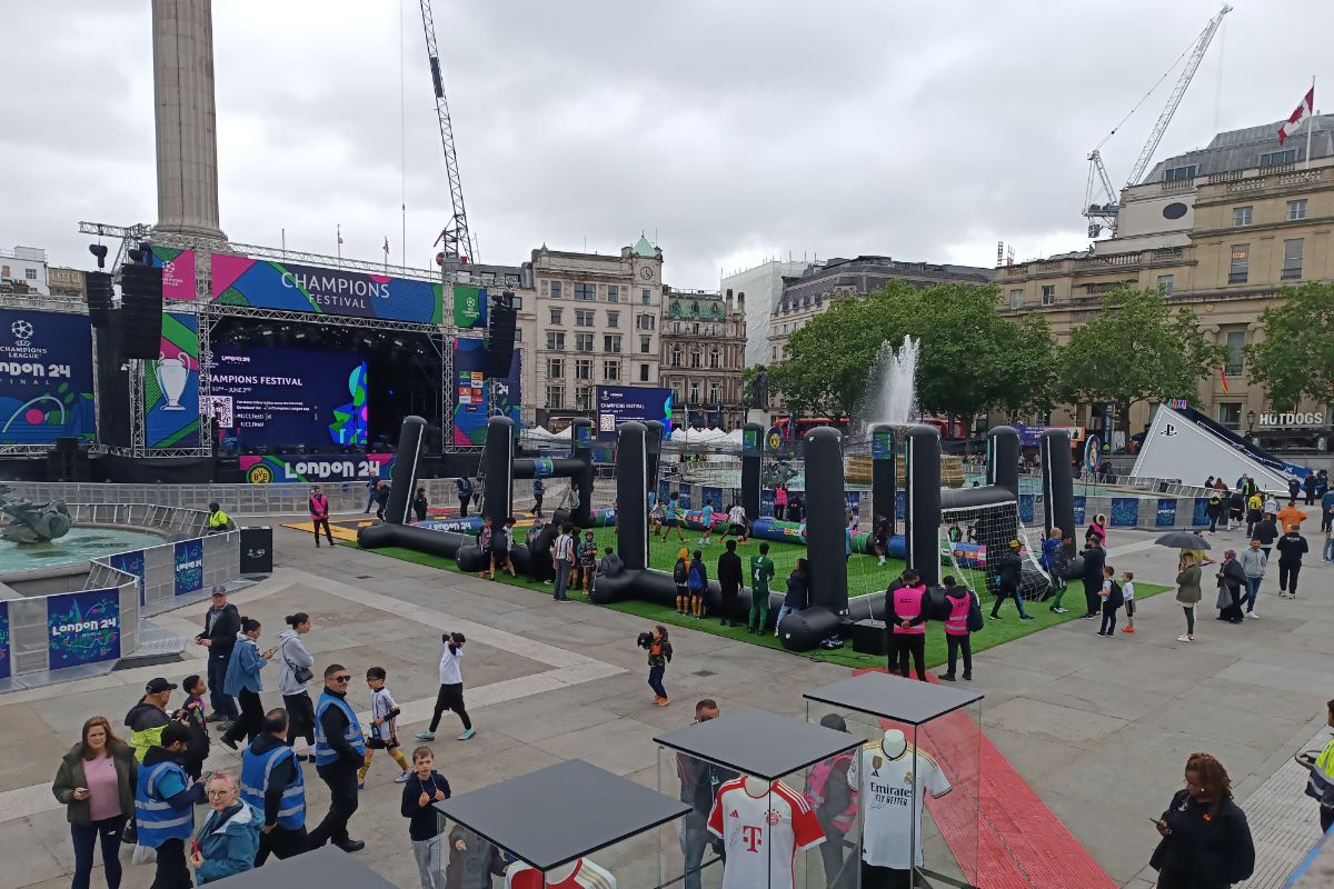 Spectacolul Ligii Campionilor în Trafalgar Square