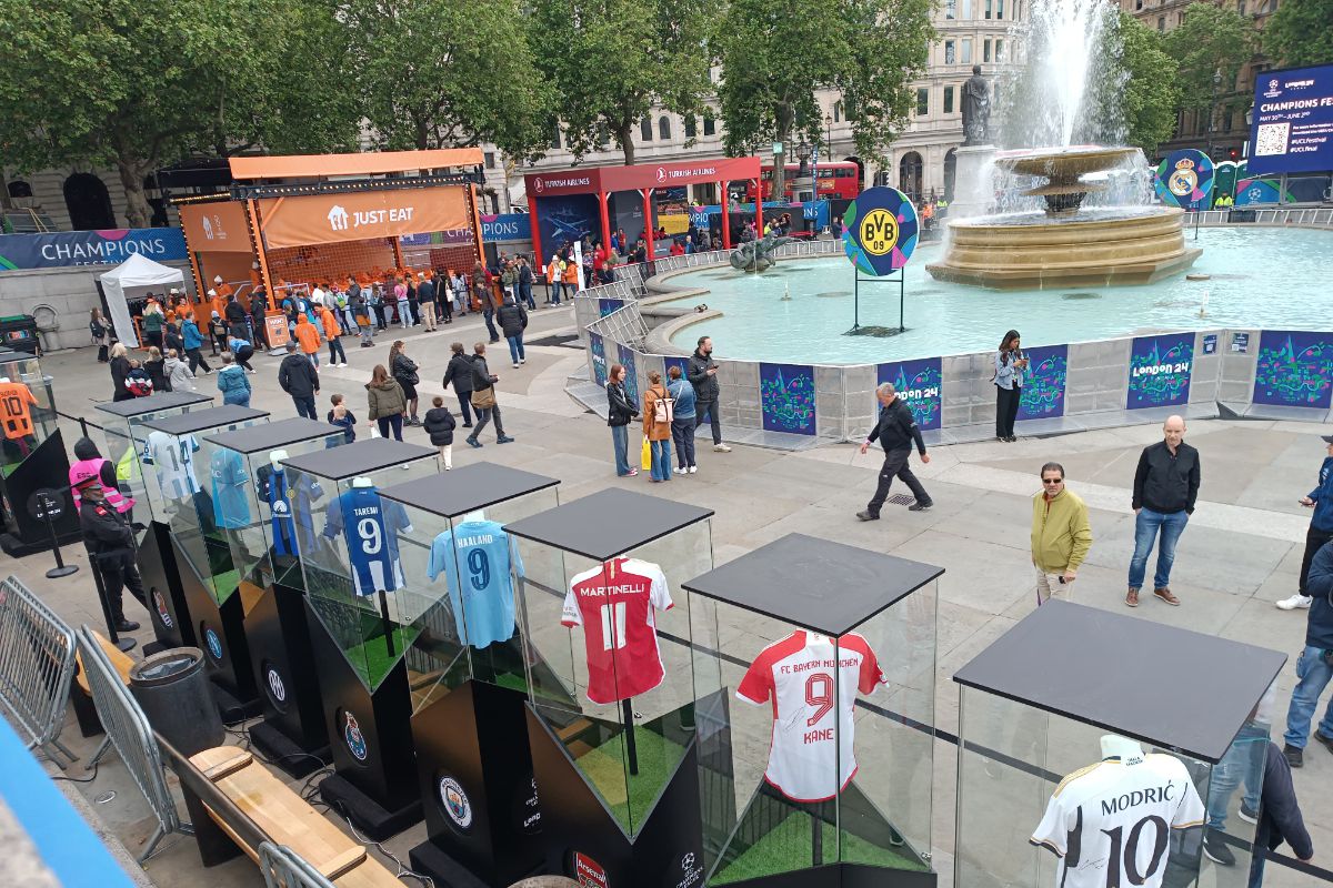 UEFA le-a arestat englezilor „Trafalgar Square” + „Oooo, sunteți din țara lui Marcel Răducanu”