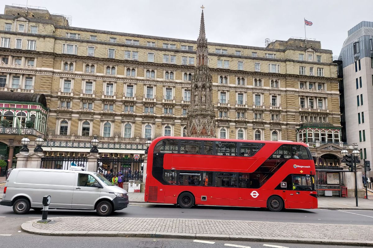UEFA le-a arestat englezilor „Trafalgar Square” + „Oooo, sunteți din țara lui Marcel Răducanu”