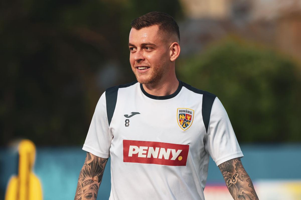 Apariție spectaculoasă în cantonamentul României » S-a vopsit albastru înainte de Euro 2024