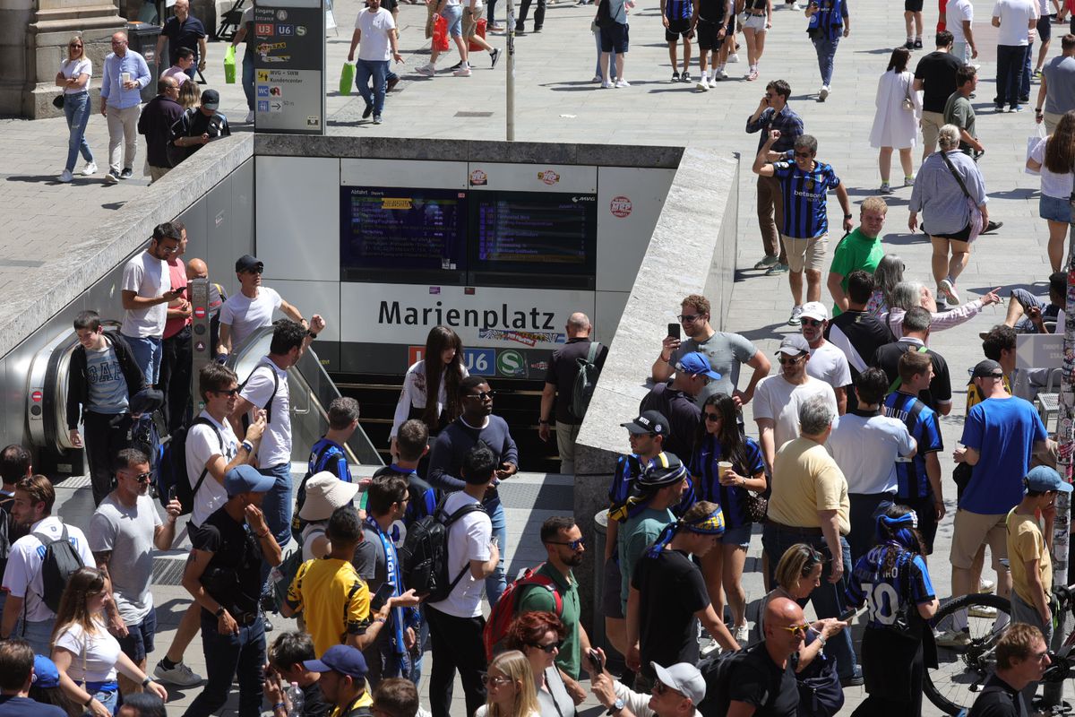 Italienii au invadat Marienplatz! 40.000 de suporteri ai lui Inter sunt la München și au pus stăpânire pe oraș