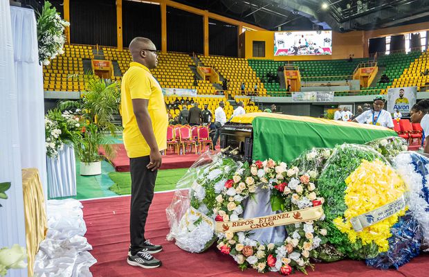 Aaron Boupendza a fost înmormântat în Gabon, la o lună după moartea misterioasă din China