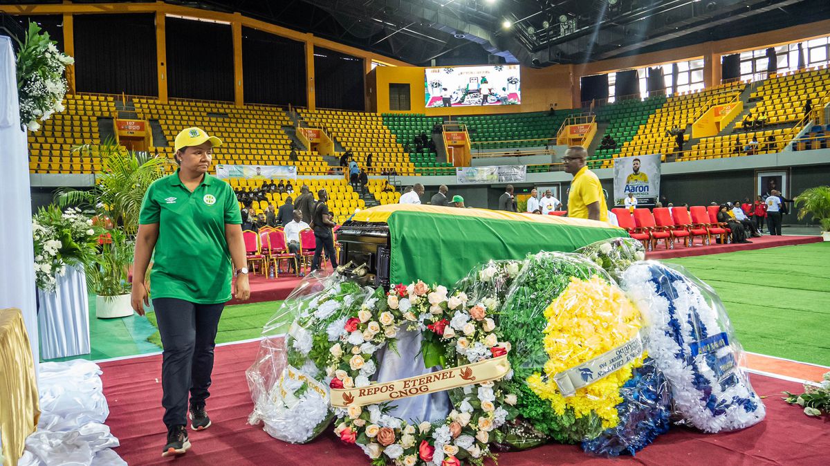 Aaron Boupendza a fost înmormântat în Gabon, la o lună după moartea misterioasă din China