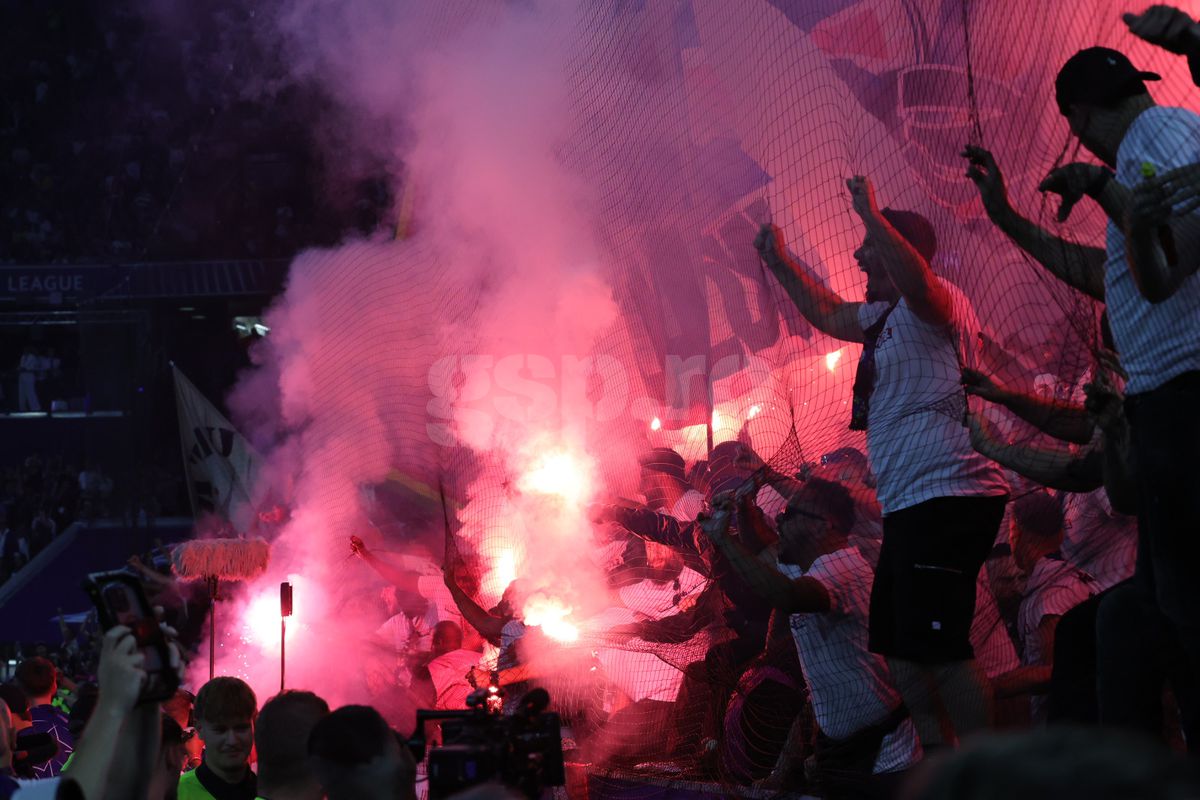 Imaginile pe care UEFA le-ar vrea interzise! PSG show cu torțe