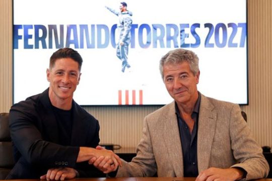 Fostul atacant Fernando Torres (41 de ani) a semnat un nou contract cu Atletico Madrid. Acesta va antrena echipa secundă a spaniolilor până în 2027. // foto: Facebook