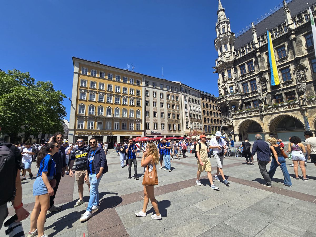 Imagini cu fanii înainte de PSG - Inter, finala Ligii Campionilor