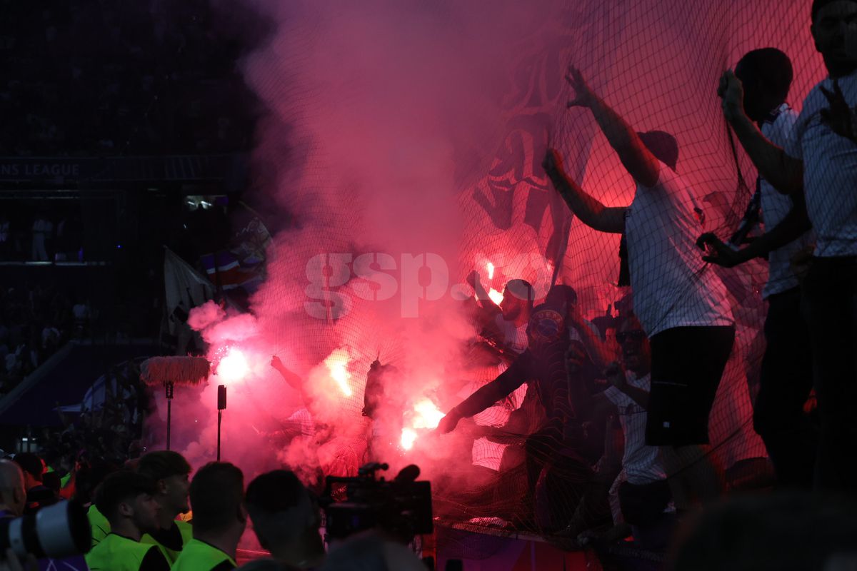 Imaginile pe care UEFA le-ar vrea interzise! PSG show cu torțe