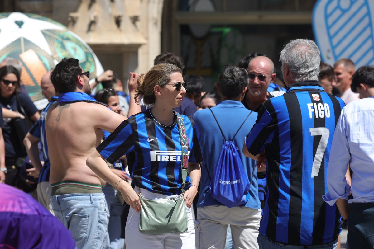 Italienii au invadat Marienplatz! 40.000 de suporteri ai lui Inter sunt la München și au pus stăpânire pe oraș