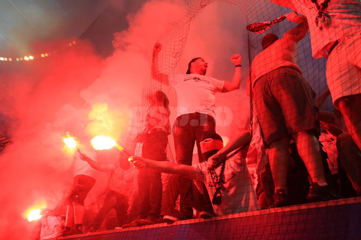 Imaginile pe care UEFA le-ar vrea interzise! PSG show cu torțe