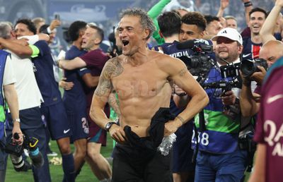 În timp ce Luis Enrique striga că a scris istorie, Dembele făcea un apel important: „Să nu distrugem orașul!”