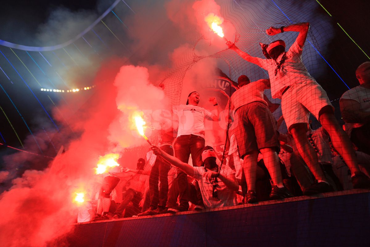 Imaginile pe care UEFA le-ar vrea interzise! PSG show cu torțe