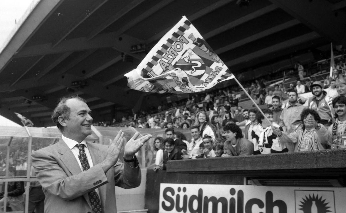 Veste tristă înainte de PSG - Inter: un nume de legendă s-a stins chiar în ziua marii finale » Fotbaliștii vor purta banderole negre diseară