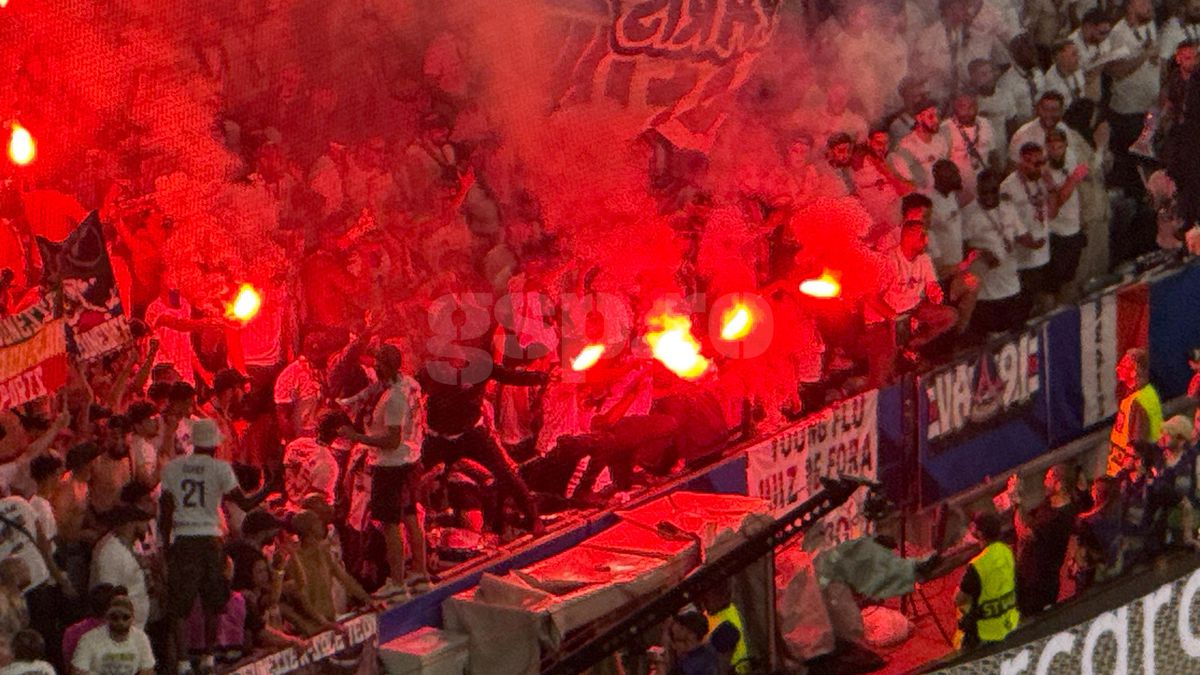Imaginile pe care UEFA le-ar vrea interzise! PSG show cu torțe