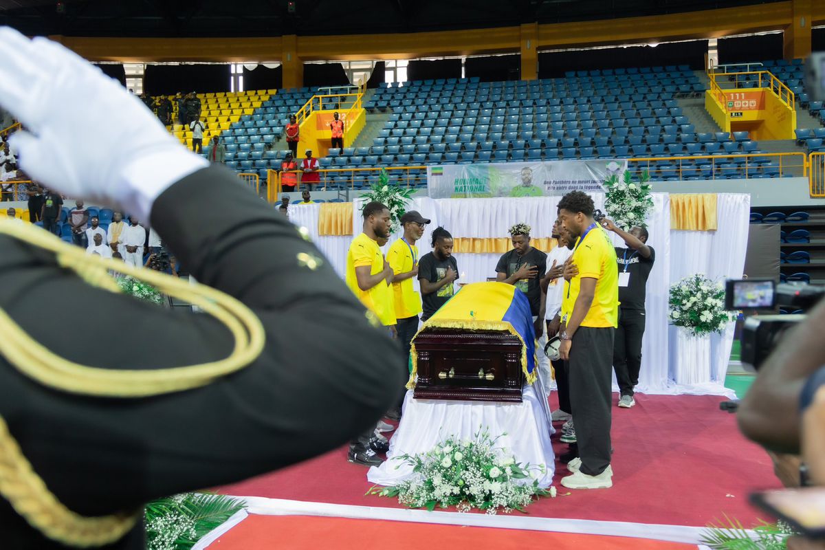 Aaron Boupendza a fost înmormântat în Gabon, la o lună după moartea misterioasă din China