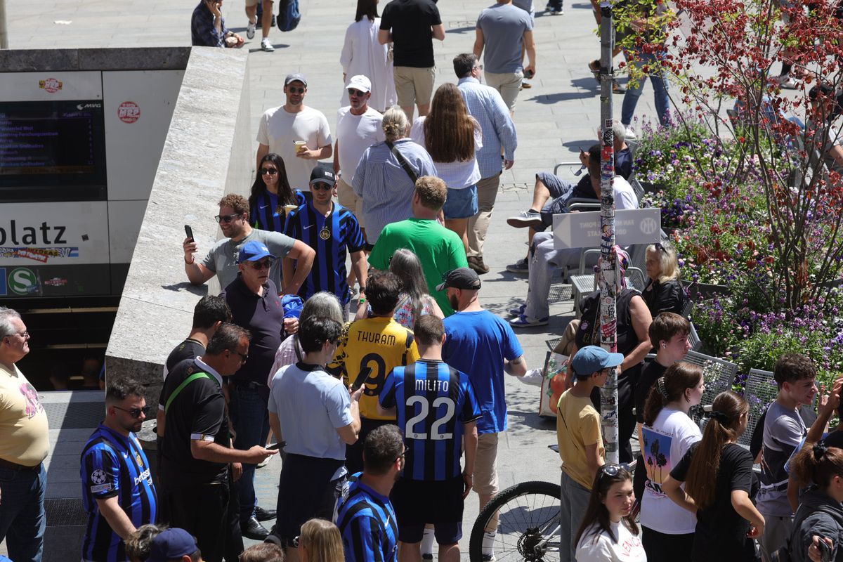 Italienii au invadat Marienplatz! 40.000 de suporteri ai lui Inter sunt la München și au pus stăpânire pe oraș