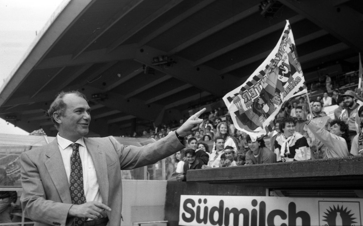 Veste tristă înainte de PSG - Inter: un nume de legendă s-a stins chiar în ziua marii finale » Fotbaliștii vor purta banderole negre diseară