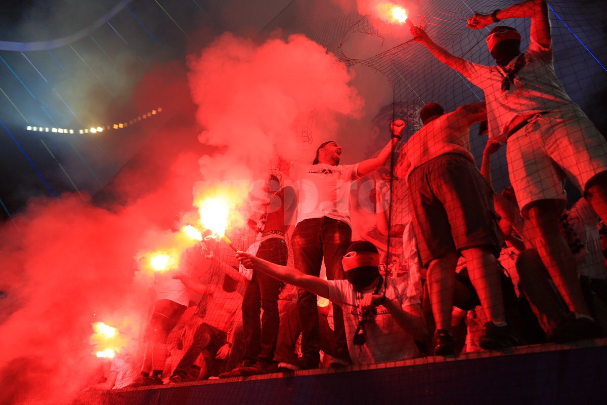 Imaginile pe care UEFA le-ar vrea interzise! PSG show cu torțe