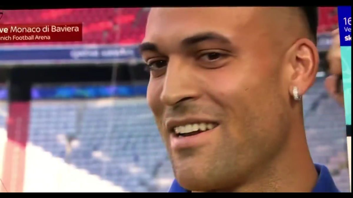 Superstarul a început să plângă pe stadion înainte de PSG - Inter » Imaginile surprinse pe Allianz Arena: „Nu îmi găsesc cuvintele”