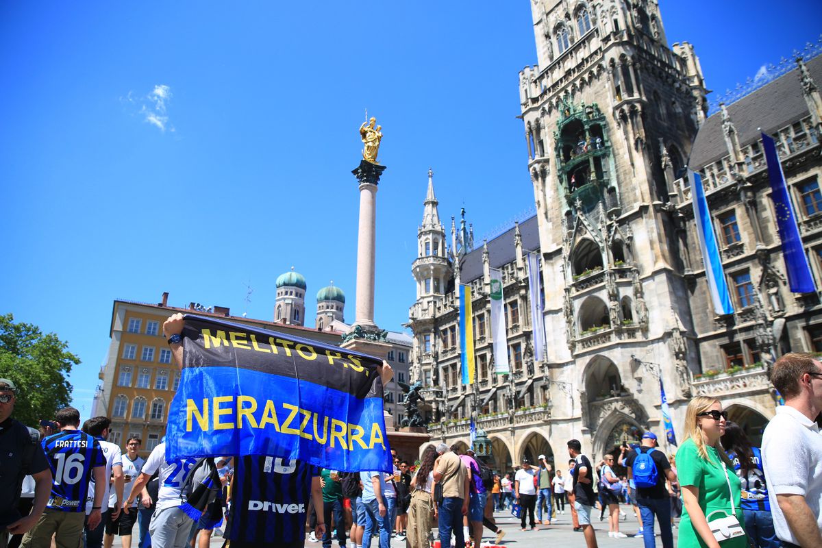 Italienii au invadat Marienplatz! 40.000 de suporteri ai lui Inter sunt la München și au pus stăpânire pe oraș