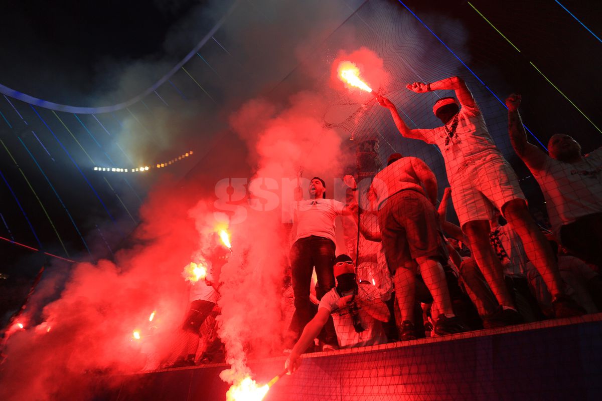 Imaginile pe care UEFA le-ar vrea interzise! PSG show cu torțe