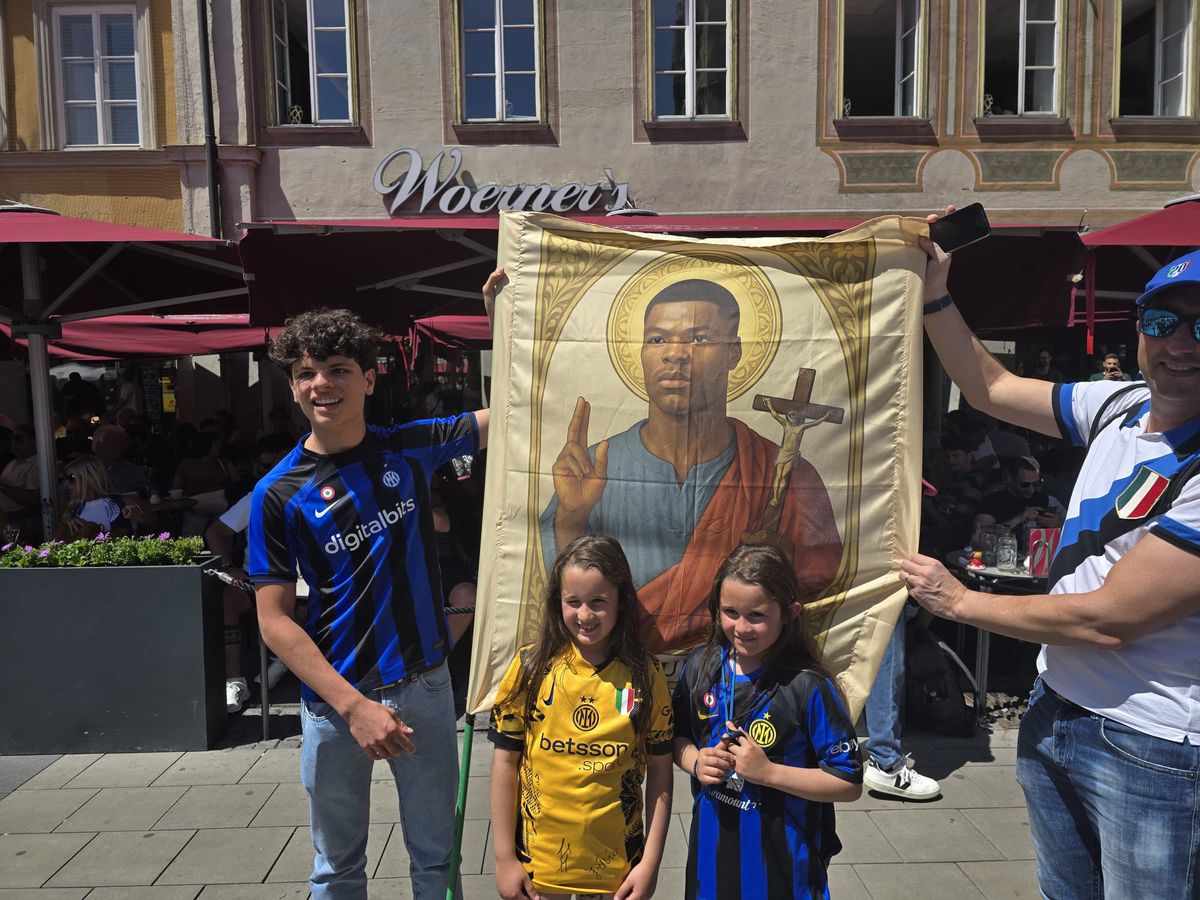 Imagini cu fanii înainte de PSG - Inter, finala Ligii Campionilor