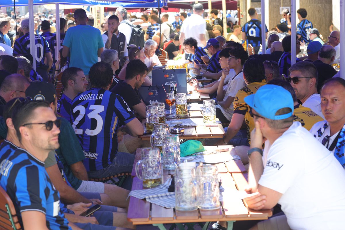 Italienii au invadat Marienplatz! 40.000 de suporteri ai lui Inter sunt la München și au pus stăpânire pe oraș