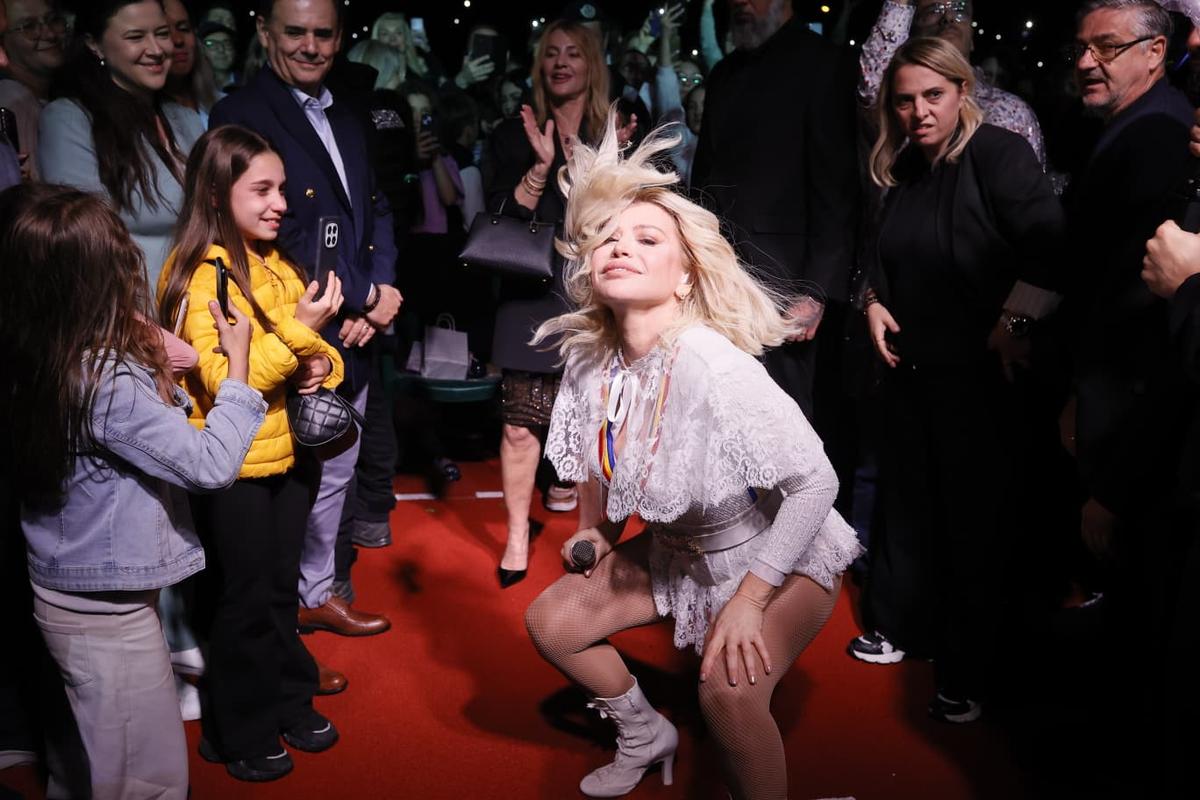 Nadia Comăneci și Loredana Groza au făcut show la Onești
