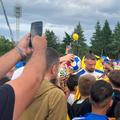 Drăgușin, asaltat de copii la autografe.