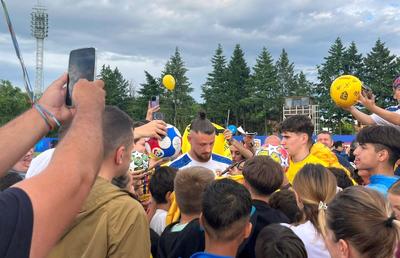 Sute de oameni au venit la antrenamentul lui Gică Hagi » Doi „tricolori” nu s-au putut pregăti