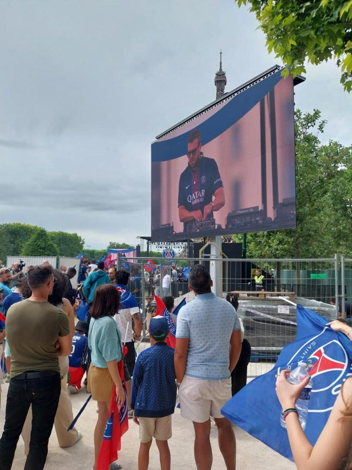 Nebunie și la Paris! Jucătorii lui PSG au sărbătorit în stradă triumful din Liga Campionilor
