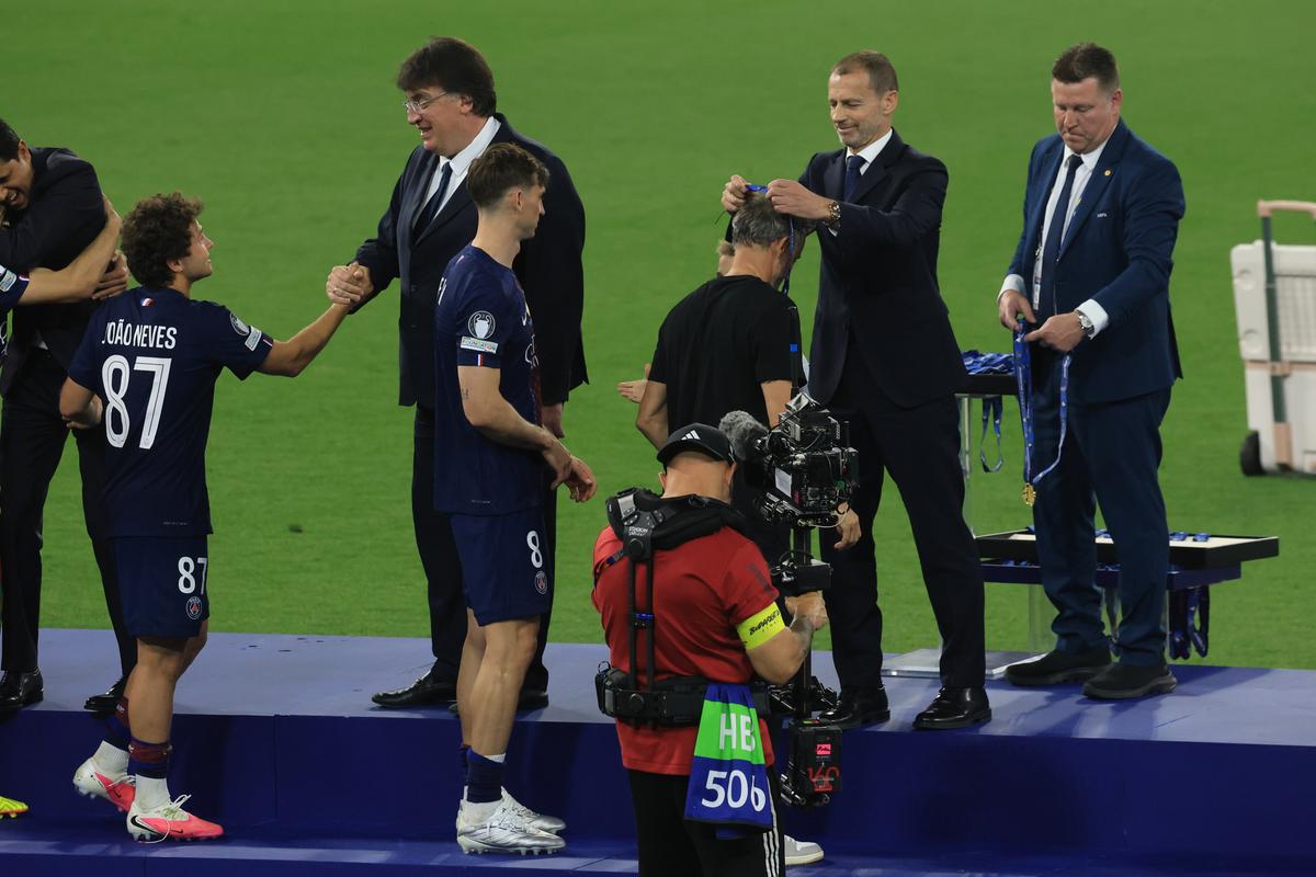 Cele mai tari 50 de cadre surprinse de GSP după PSG - Arsenal » Luis Enrique l-a imitat pe Chivu, uluitor ce a făcut miliardarul qatarez pe teren