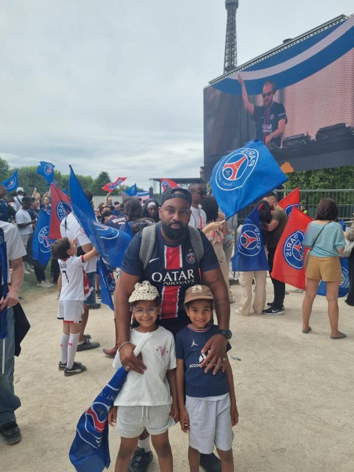 Nebunie și la Paris! Jucătorii lui PSG au sărbătorit în stradă triumful din Liga Campionilor
