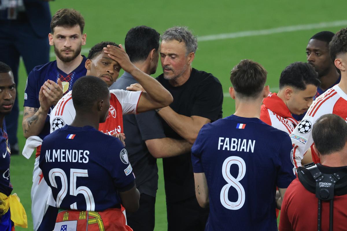 Cele mai tari 50 de cadre surprinse de GSP după PSG - Arsenal » Luis Enrique l-a imitat pe Chivu, uluitor ce a făcut miliardarul qatarez pe teren