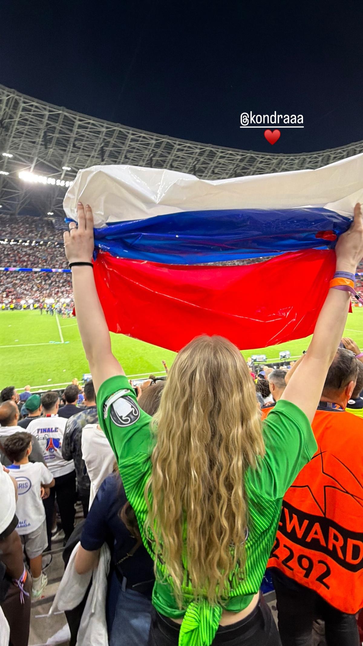 Soția lui Safonov, cu steagul Rusiei la finala Champions League 2026